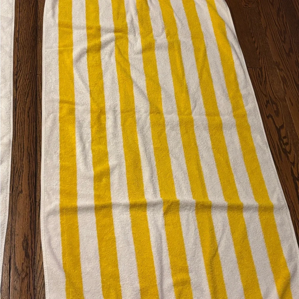 Amazon Basics Yellow and White Towels
